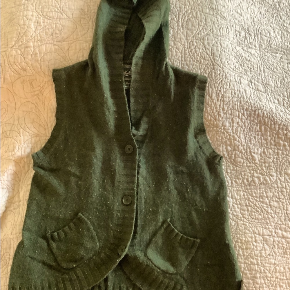 Sweater vest with hood